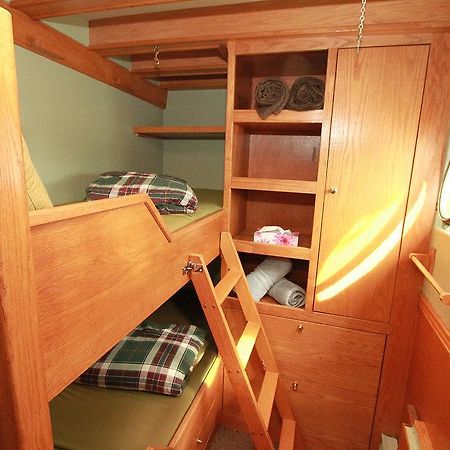 Swept Away Inn Port Alberni Bagian luar foto