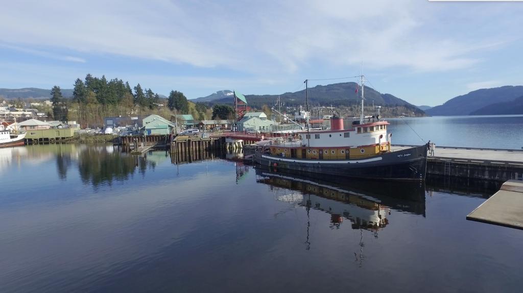 Swept Away Inn Port Alberni Bagian luar foto