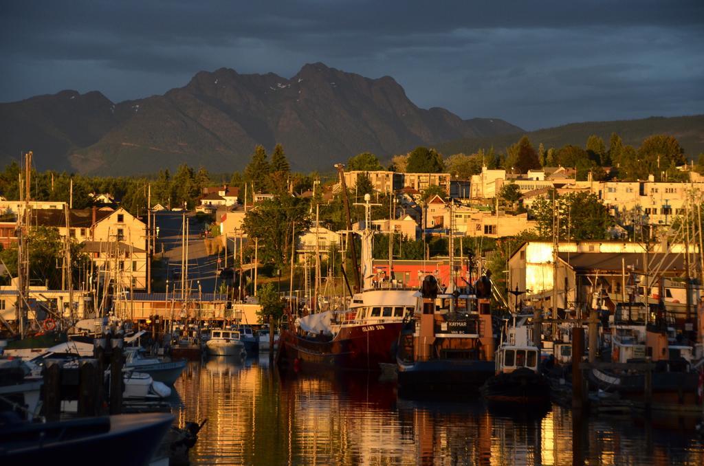 Swept Away Inn Port Alberni Bagian luar foto
