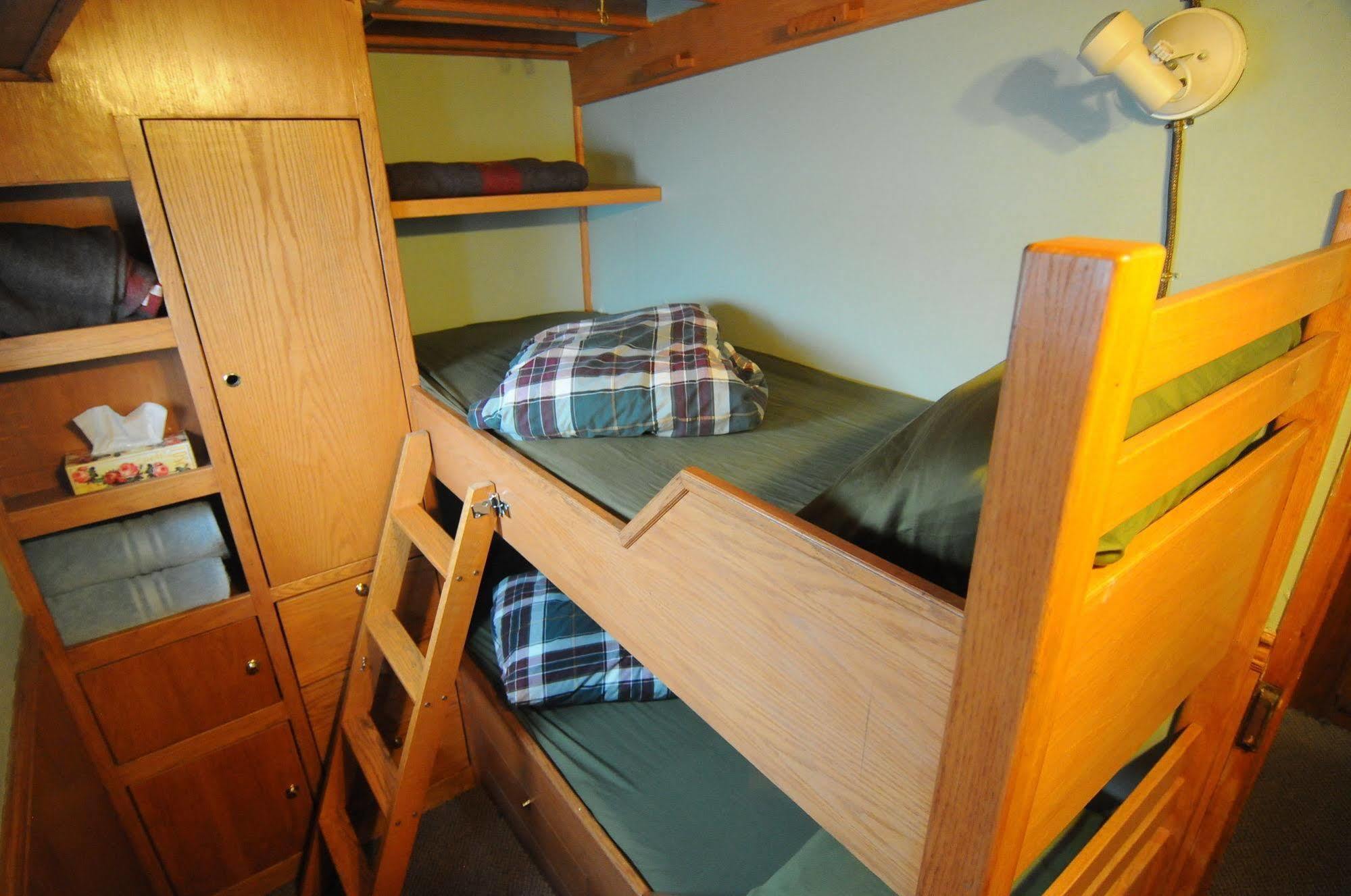 Swept Away Inn Port Alberni Bagian luar foto
