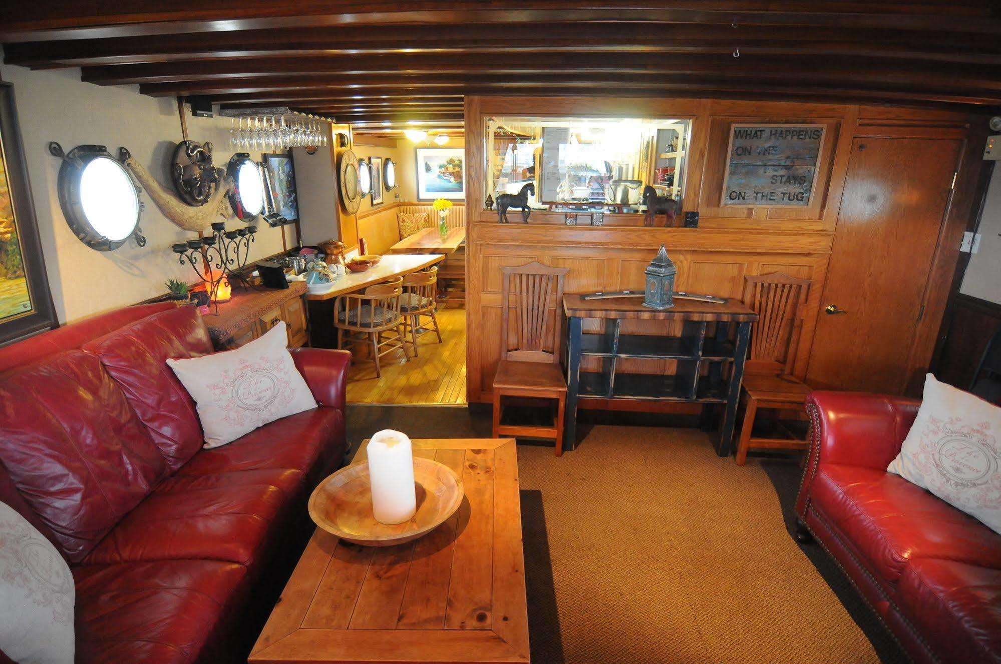 Swept Away Inn Port Alberni Bagian luar foto