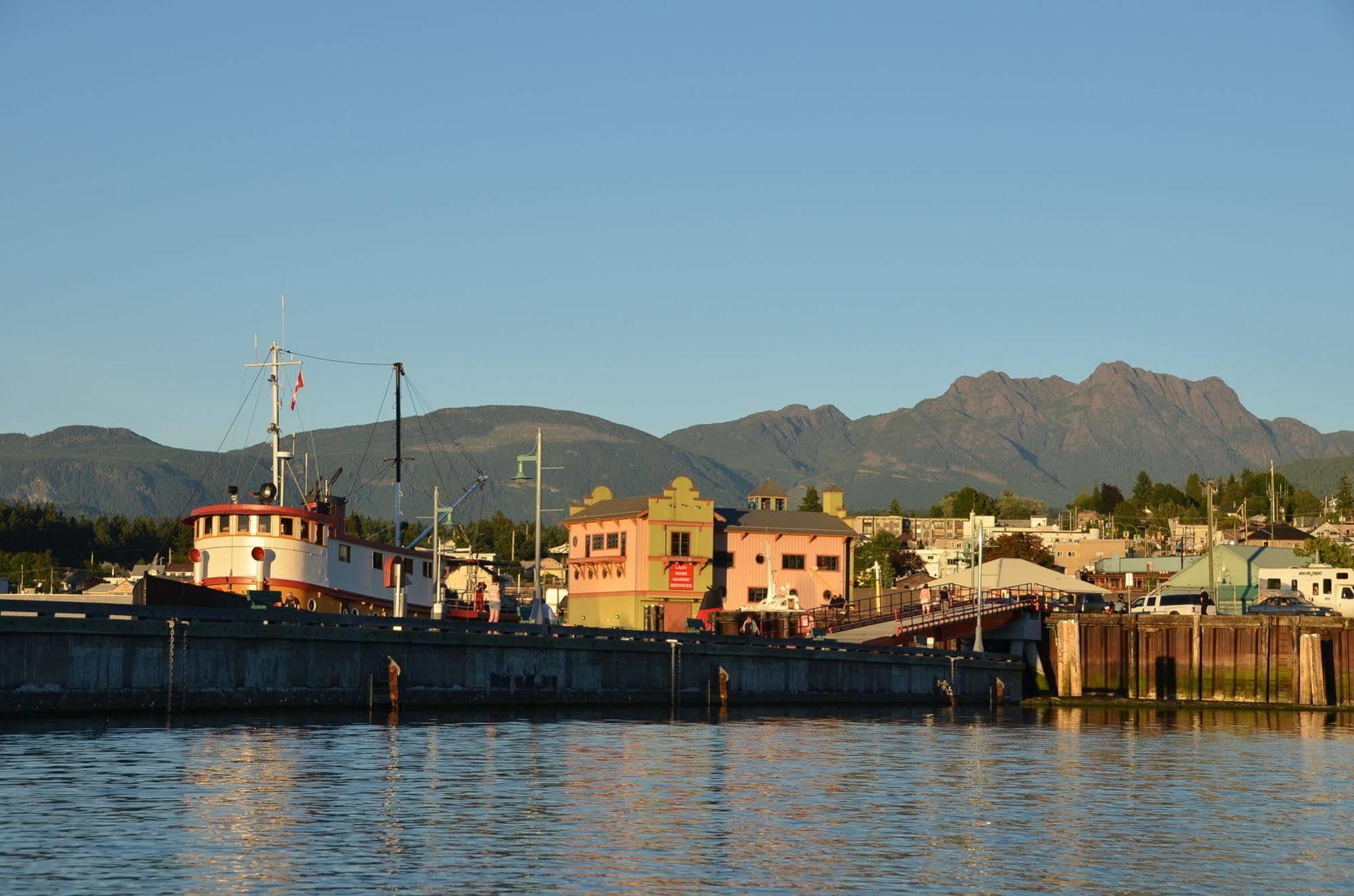 Swept Away Inn Port Alberni Bagian luar foto