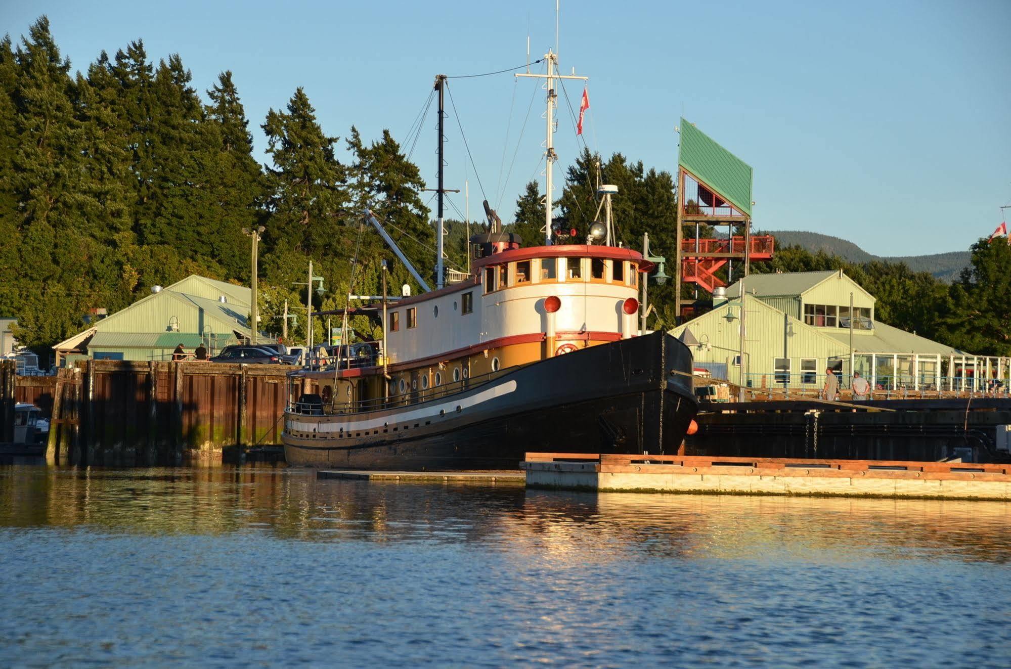 Swept Away Inn Port Alberni Bagian luar foto