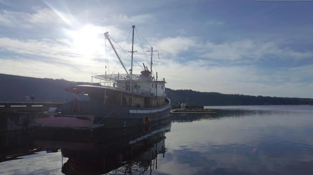 Swept Away Inn Port Alberni Bagian luar foto